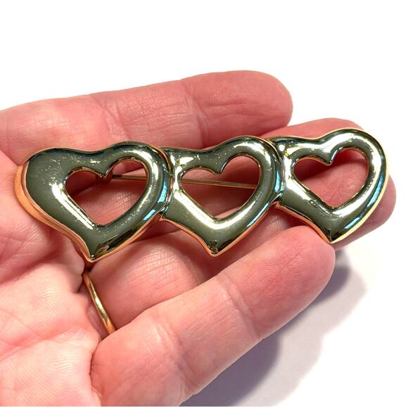 Gold triple hearts brooch mod vintage Y2K shapely heart motif love gift pin - Picture 5 of 6